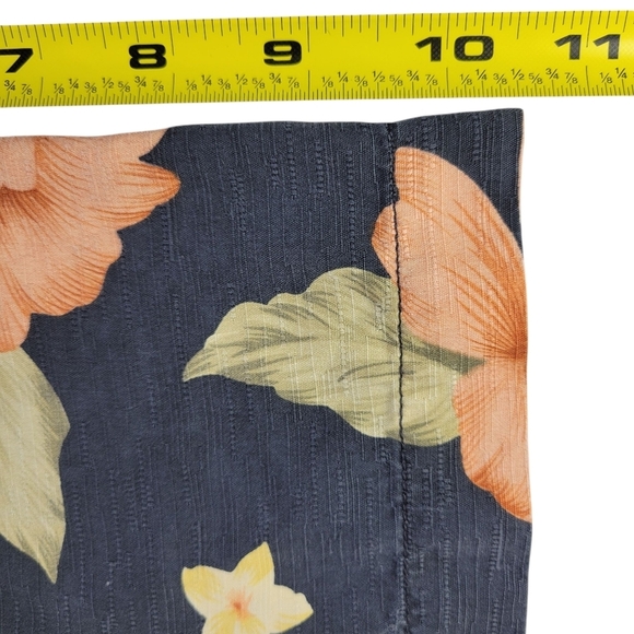 Tommy Bahama Silk Shirt Men Size M Pineapples Flowers Short Sleeve Button Front - Picture 11 of 12